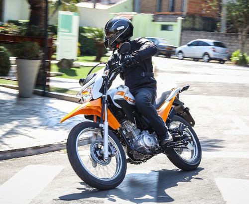 Colocamos a proteção Street cage na Bross 160 zero km. 