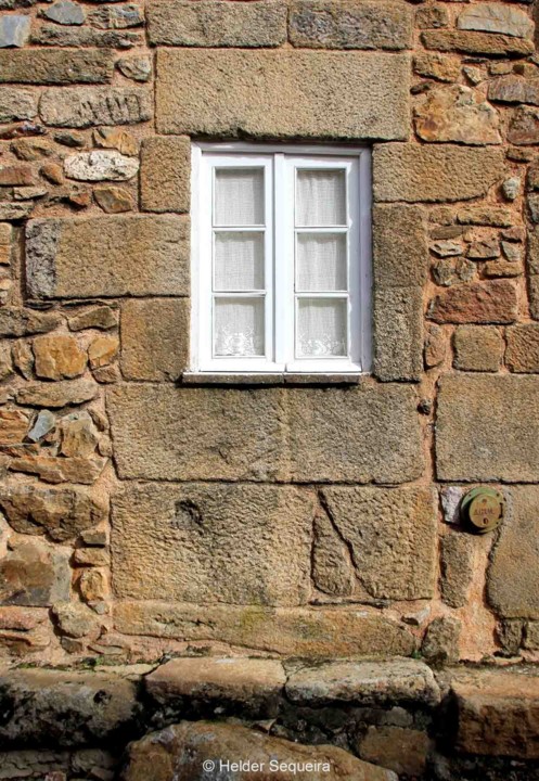 Janela - Castelo Rodrigo - HS.jpg