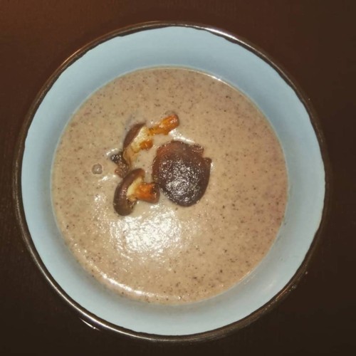 Sopa de cogumelos e feijão preto.jpg Sopa de cogumelos e feijão preto.jpg