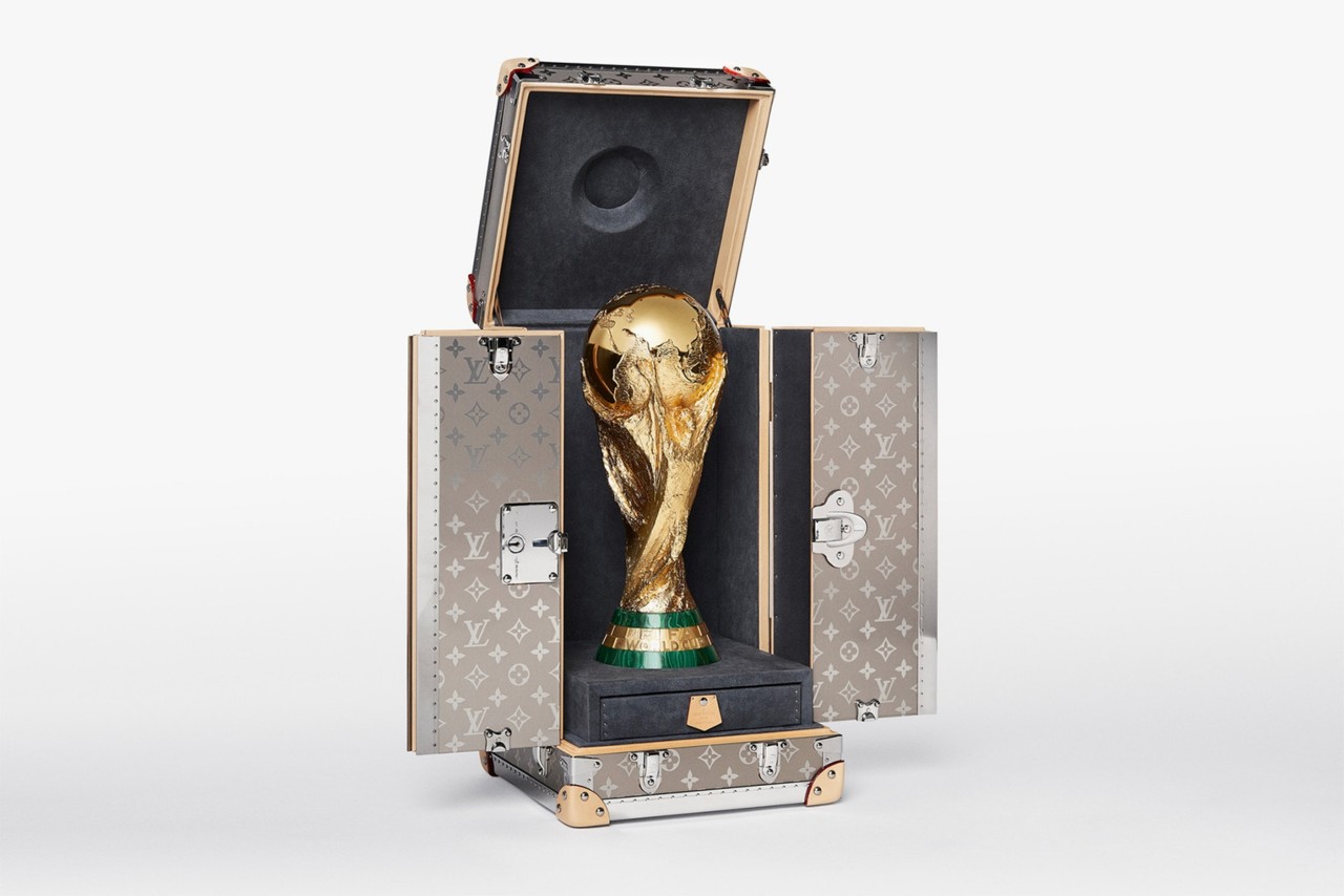 louis-vuitton-2018-fifa-world-cup-trophy-case-1.jp