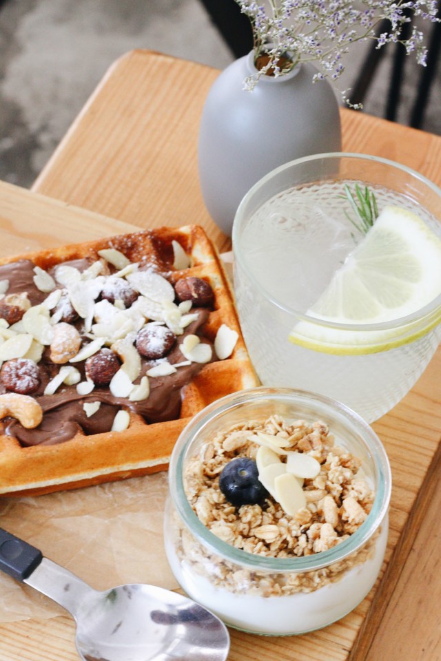 heim-cafe-granola-waffle-chocolate.jpg