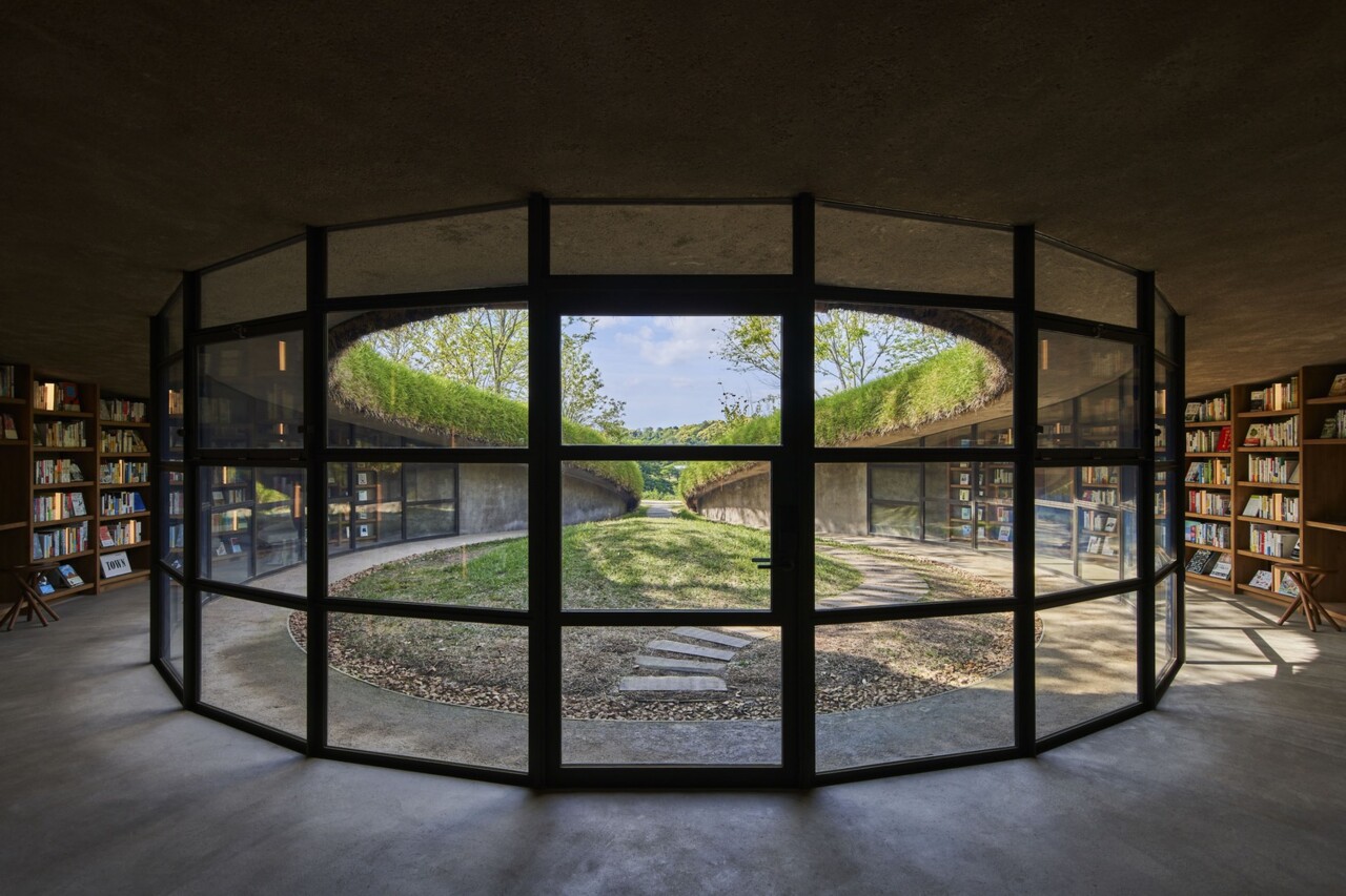 library-in-the-earth-hiroshi-nakamura-and-nap_10.j