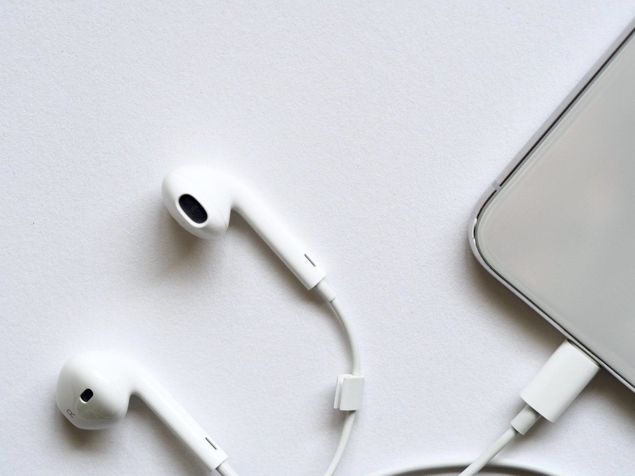 headphones.jpeg headphones.jpeg