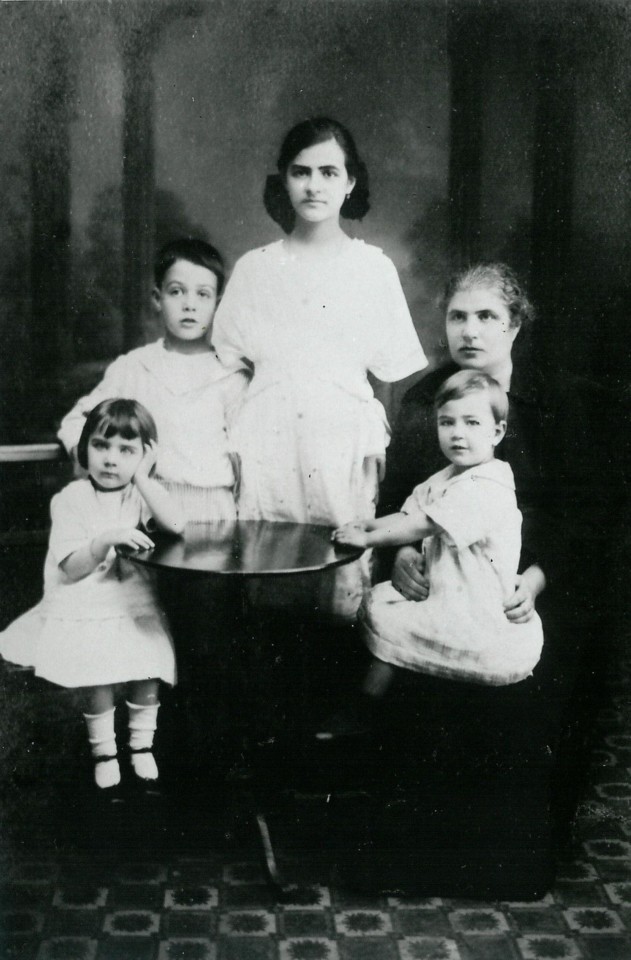 maria lucia nunescom os filhos.jpg