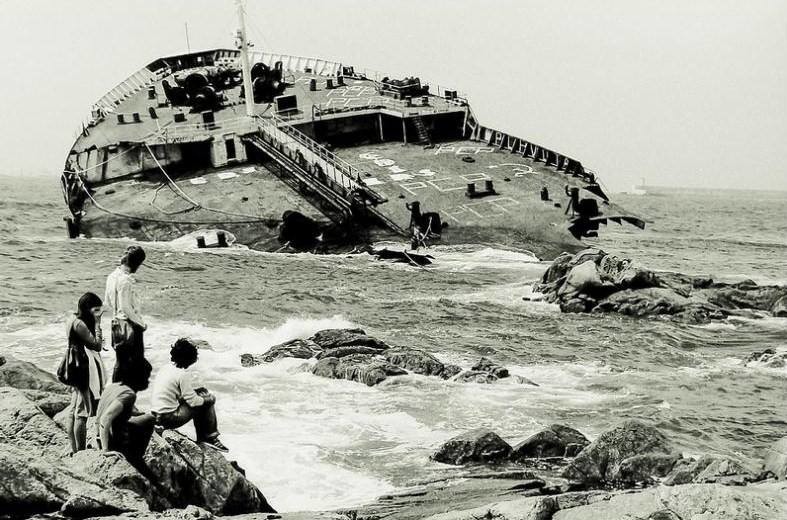 Naufrágio, Portugal, séc. XX. Fotografia de  A. n/id. achada na rede.