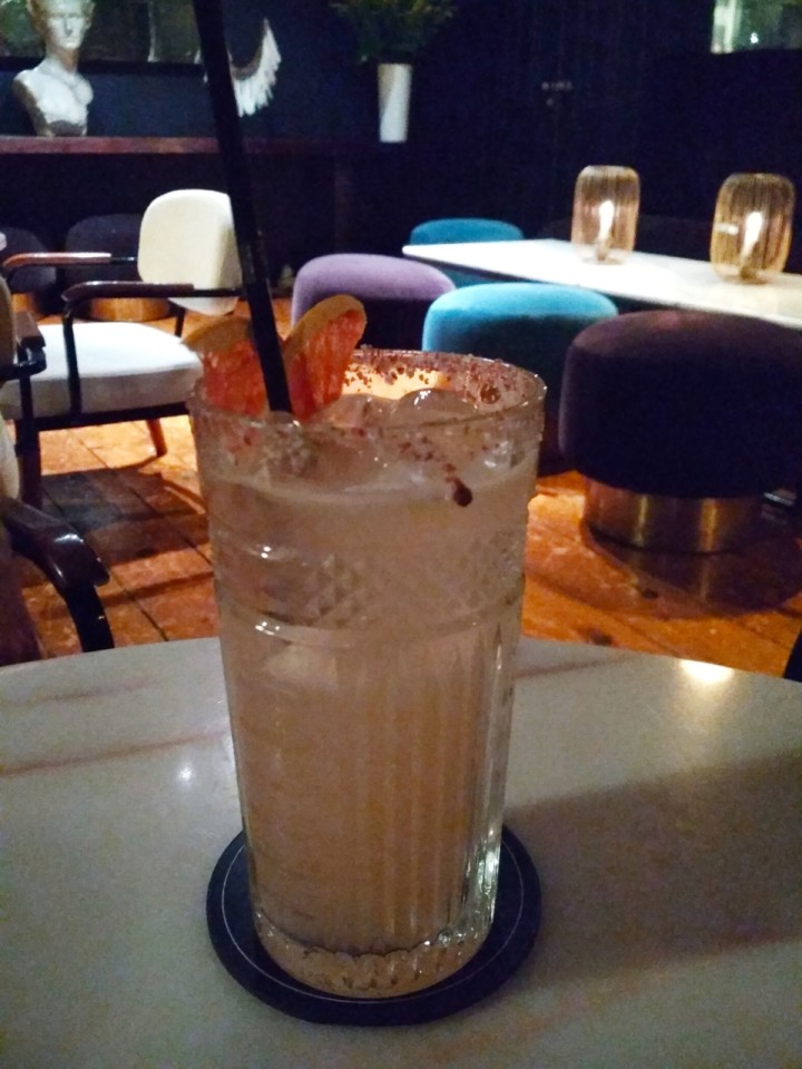 Le Consulat: Arts and Drinks