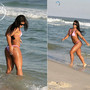 Celebridades - Yani a dan&ccedil;arina na praia da Barra