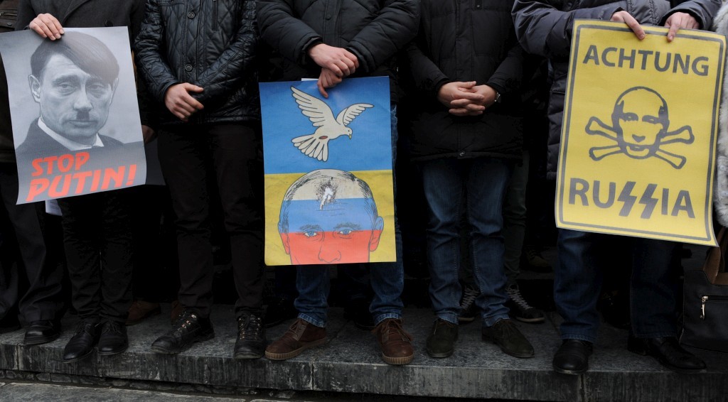 Cartazes anti-Putin 1 aniversário P. Maida, Kiev