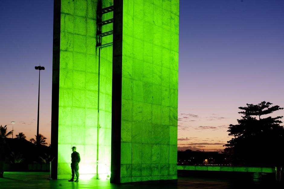 Amanhecer no Rio - Monumento dos Pracinhas ainda i