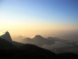 Amanhecer do Rio - C&eacute;u fica ensolarado no RJ nest