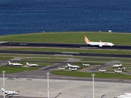 Aeronaves de pequeno porte (em primeiro plano) no 