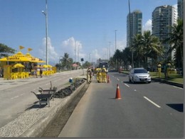 Barra da Tijuca - Operários abrem caneletas no ac