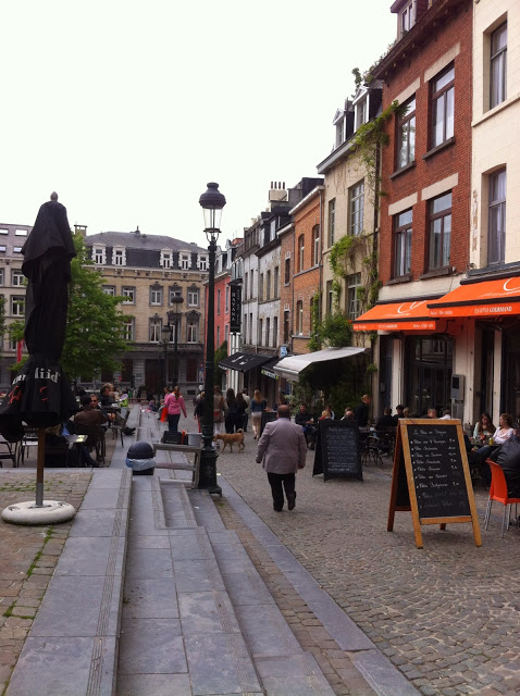 Bruxelas + locais para visitar em Bruxleas + Marolles + Ascenseur des Marolles + domingos em Bruxelas + o que fazer em bruxelas Bruxelas + locais para visitar em Bruxleas + Marolles + Ascenseur des Marolles + domingos em Bruxelas + o que fazer em bruxelas